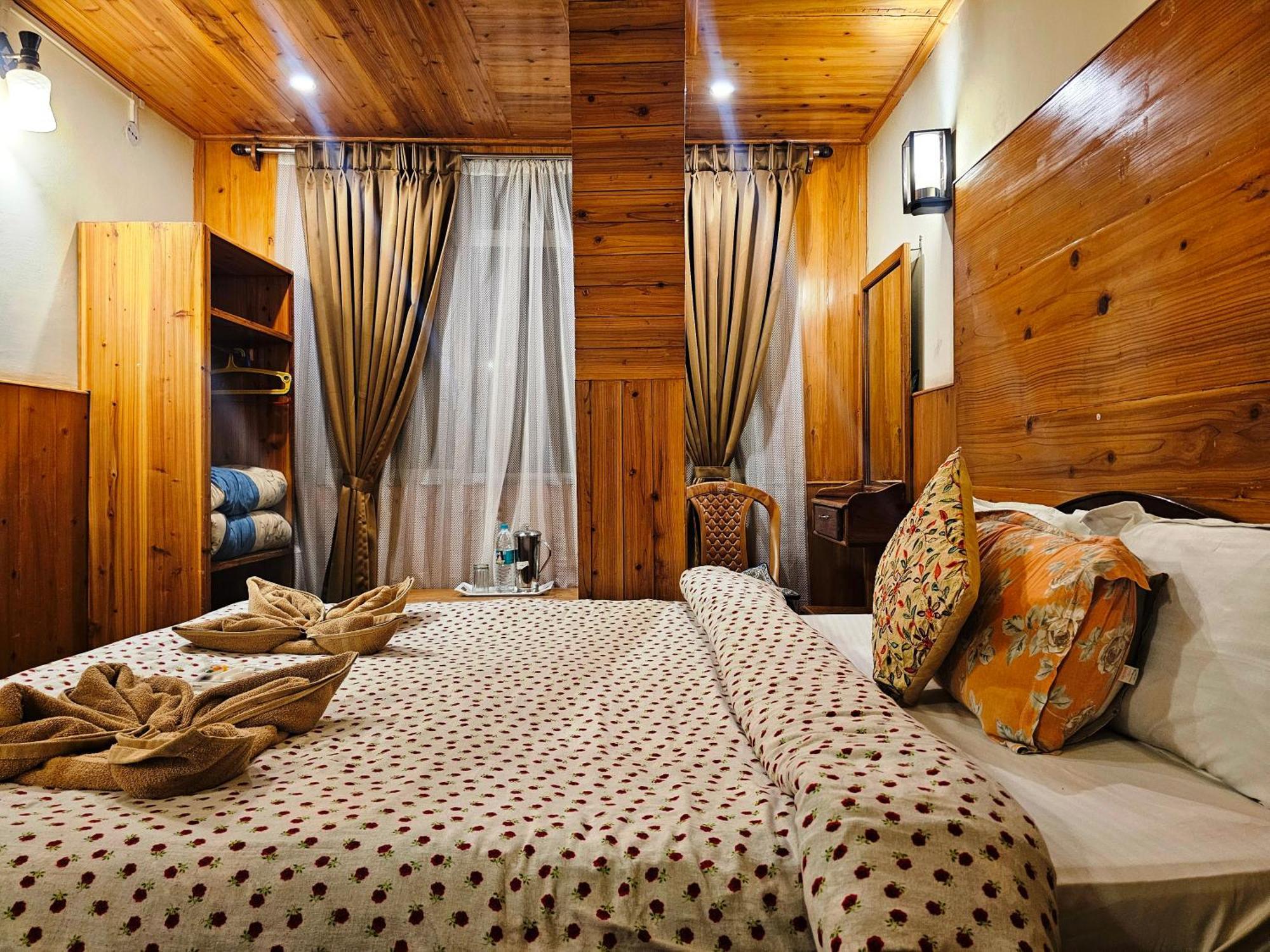 Hotel Golden Orchid Darjeeling  Exteriör bild